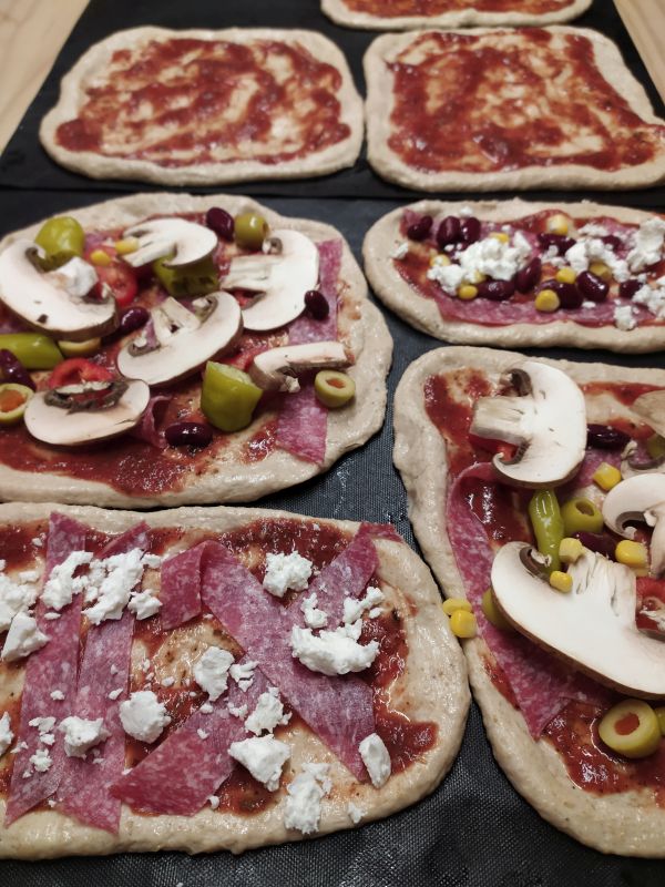 (Schneller) Pizzateig mit gerösteten Haferflocken - Aber bitte mit Dinkel